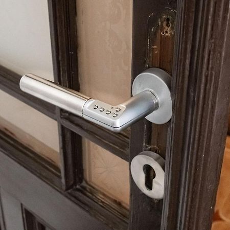 Apartments In Mala Strana - 10 Minutes From Charles Bridge Prague Exterior photo