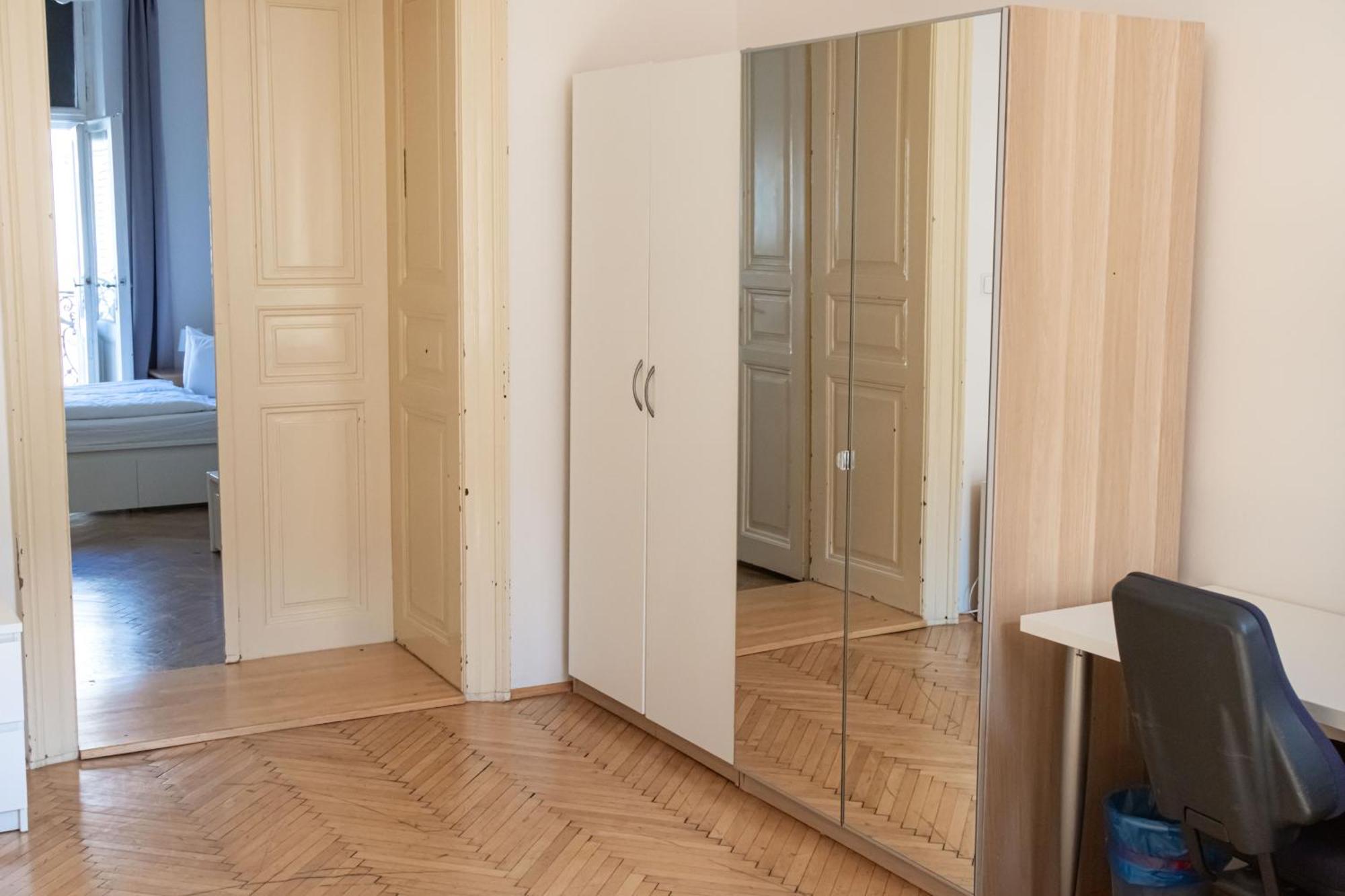 Apartments In Mala Strana - 10 Minutes From Charles Bridge Prague Exterior photo