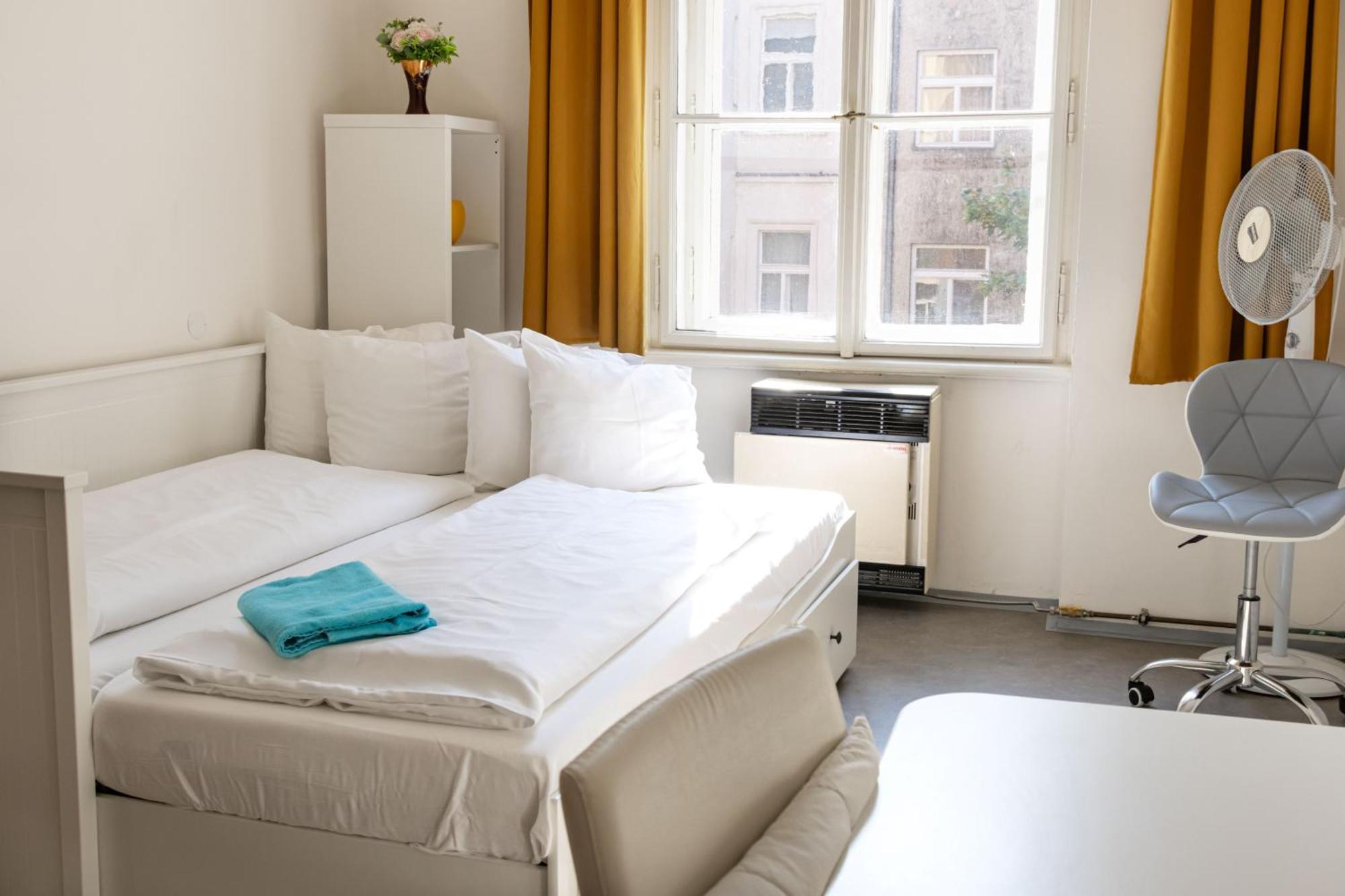 Apartments In Mala Strana - 10 Minutes From Charles Bridge Prague Exterior photo