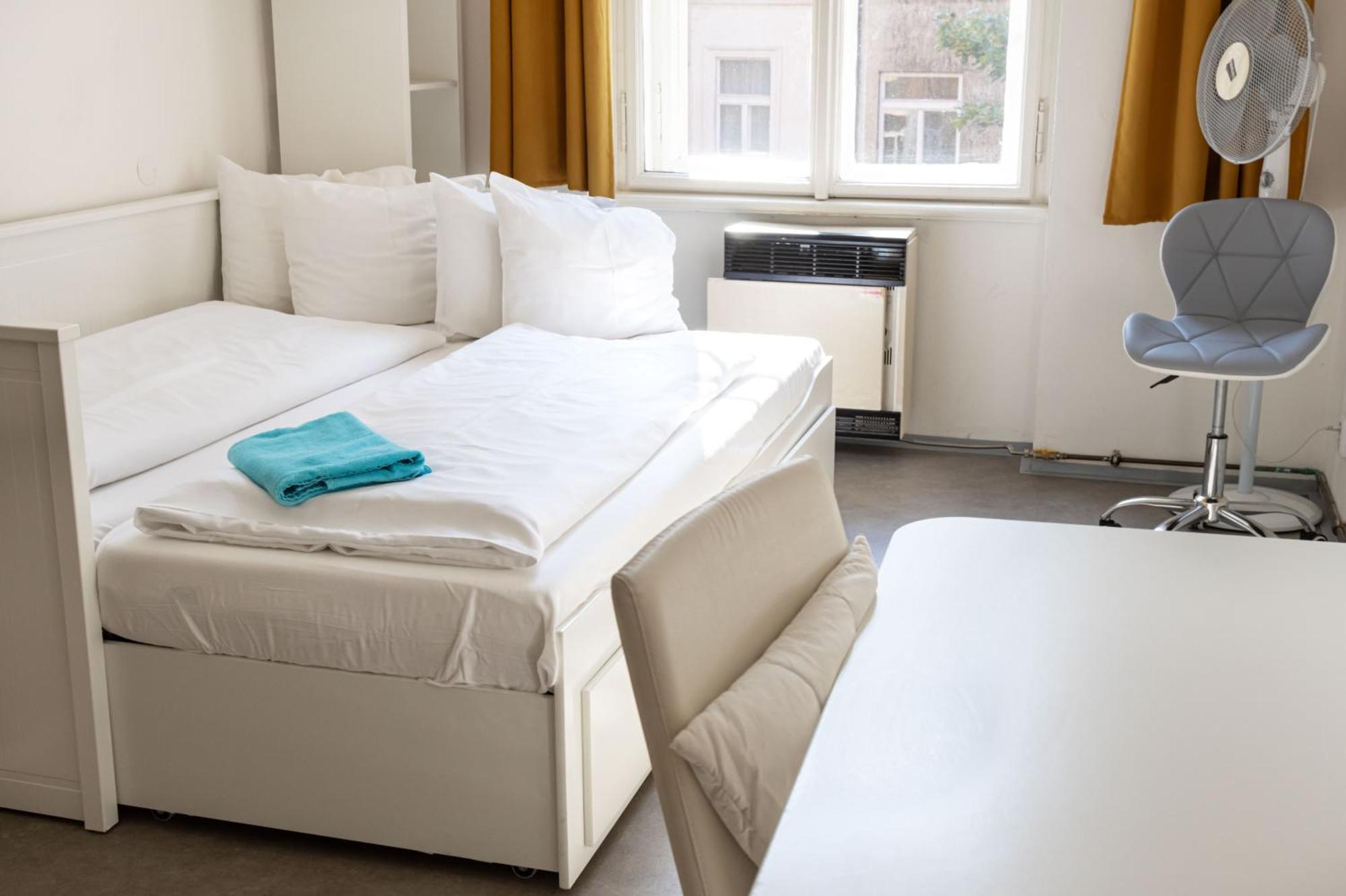 Apartments In Mala Strana - 10 Minutes From Charles Bridge Prague Exterior photo
