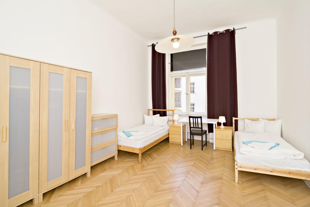 Apartments In Mala Strana - 10 Minutes From Charles Bridge Prague Room photo