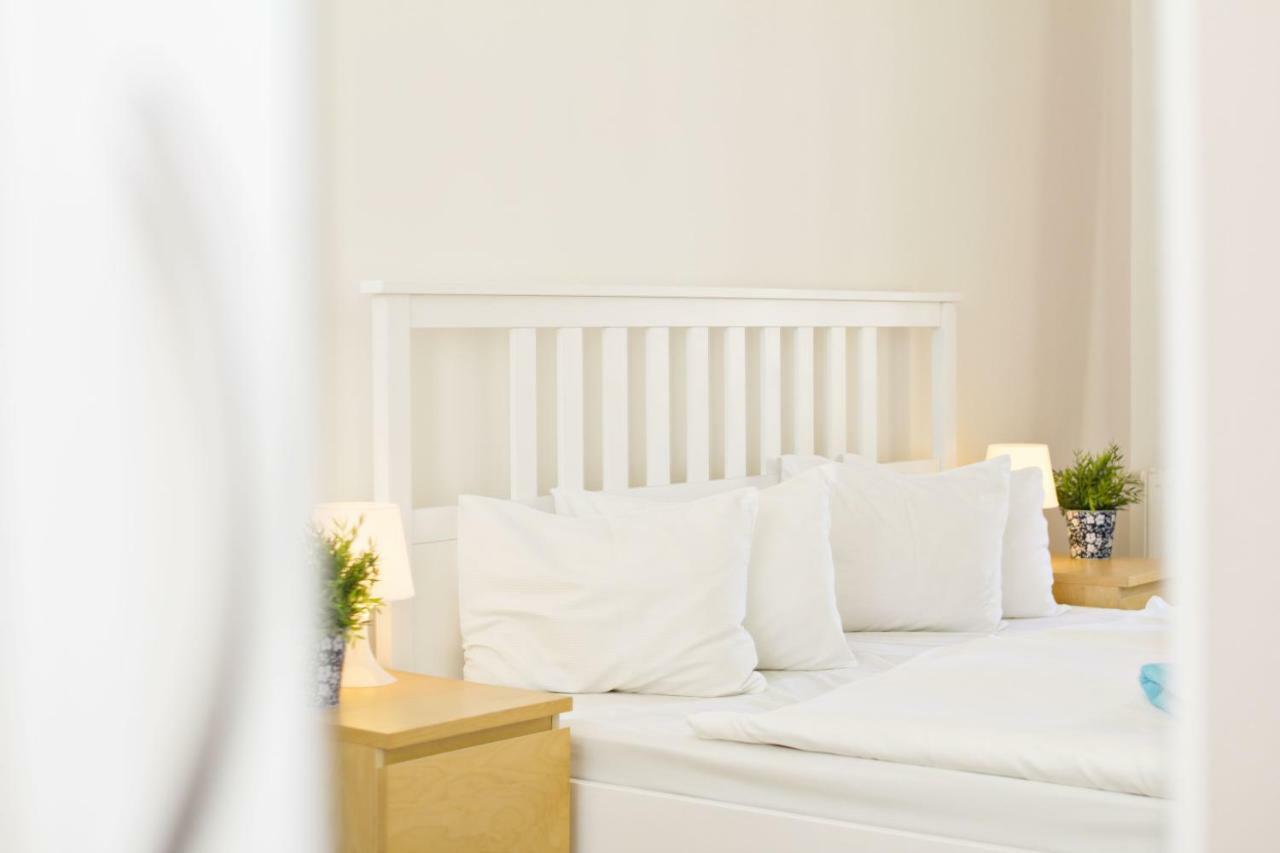 Apartments In Mala Strana - 10 Minutes From Charles Bridge Prague Exterior photo