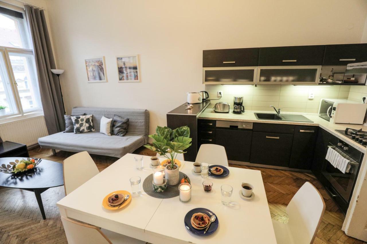 Apartments In Mala Strana - 10 Minutes From Charles Bridge Prague Exterior photo