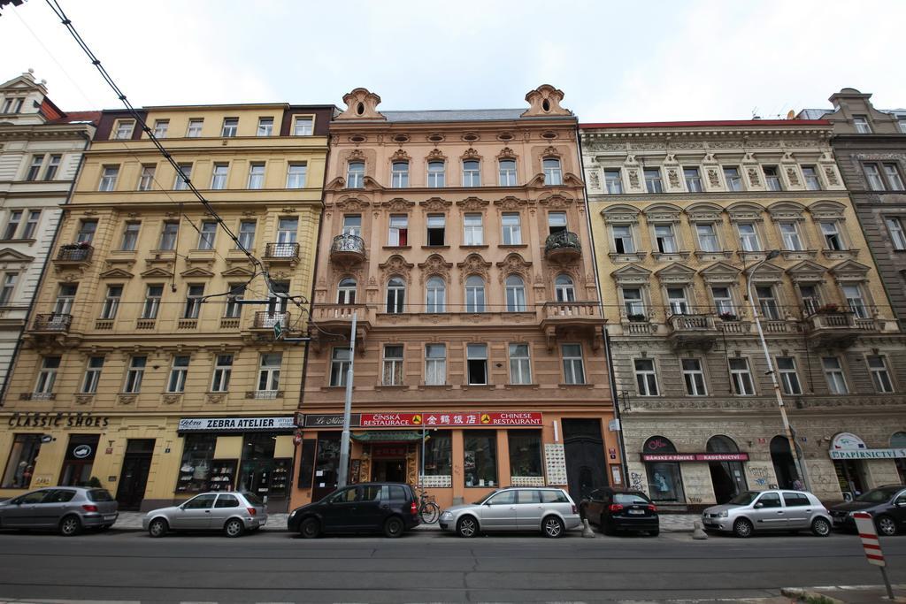 Apartments In Mala Strana - 10 Minutes From Charles Bridge Prague Exterior photo